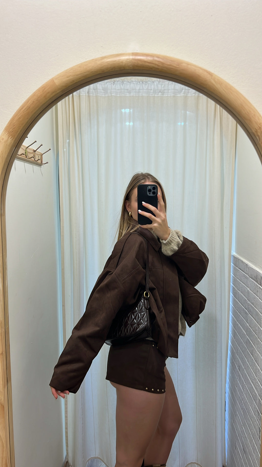 Pantaloncino in camoscio con borchie