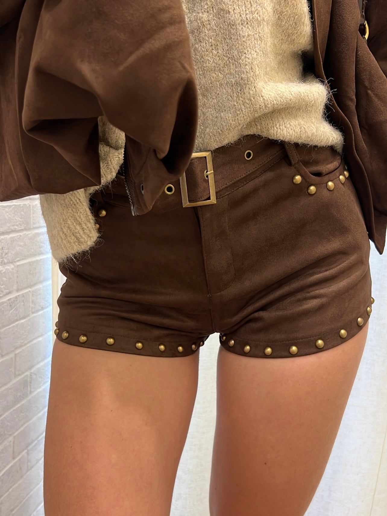 Pantaloncino in camoscio con borchie