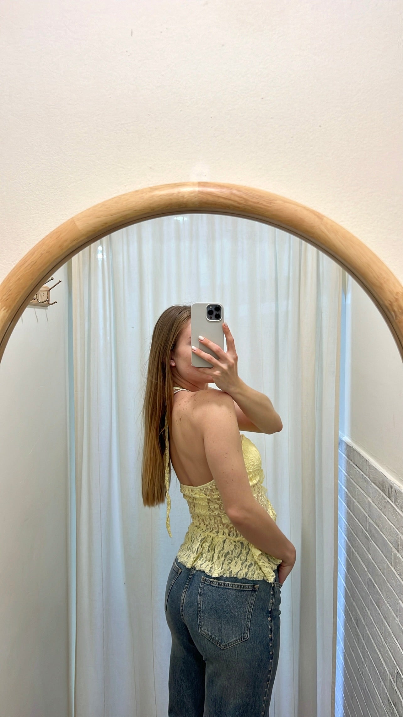 Top in pizzo giallo